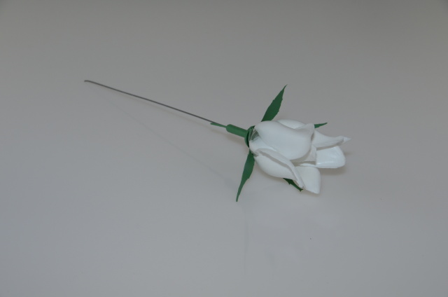 Růže vazba (plast) - bílá