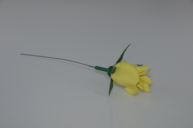 Růže vazba (plast) - žlutá